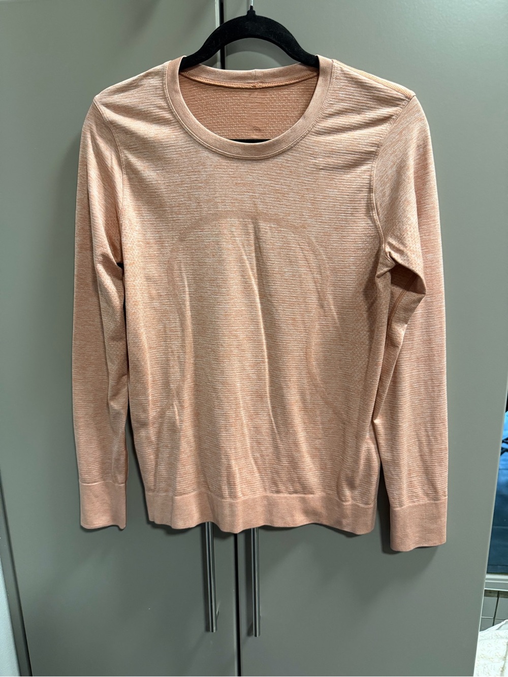 lululemon athletica Swiftly Long Sleeve! Great layering peach top! Women’s 8!